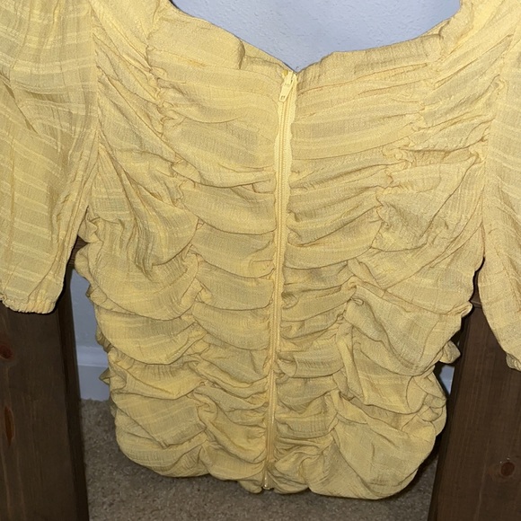 A7 - 362 Vestique yellow ruched sunshine state of mind top size medium - Picture 11 of 15